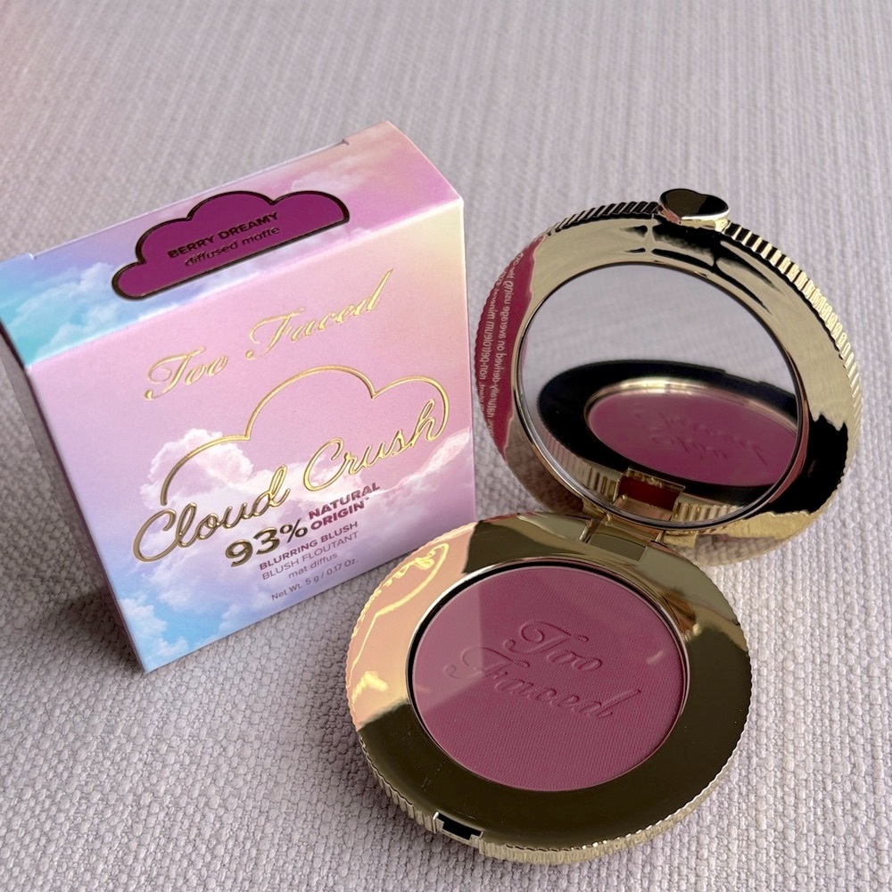 Too Faced Cloud Crush Blurring Blush - berry dreamy